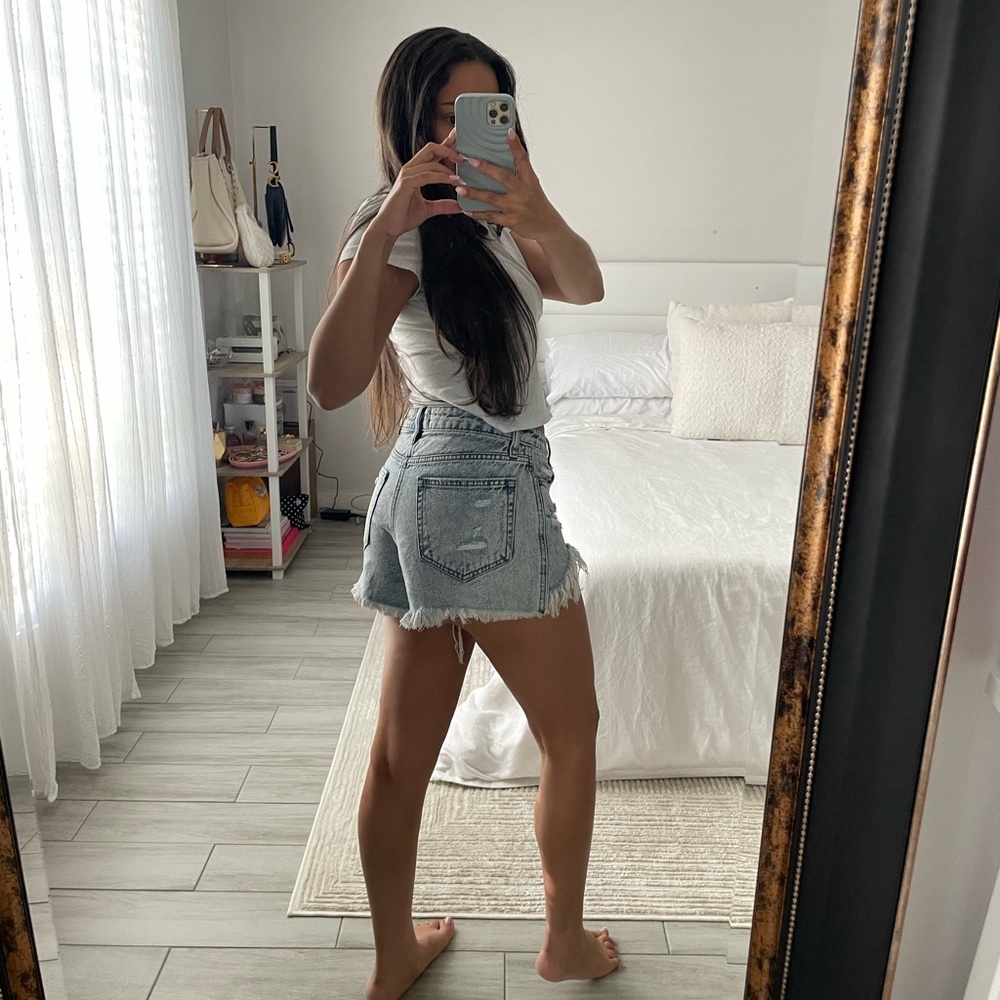 HIDDEN Los Angeles Distressed Denim Shorts - Picture 4 of 7